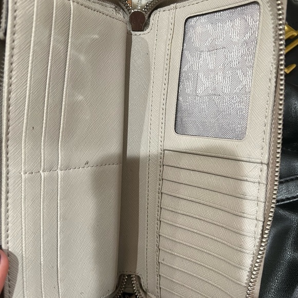 Michael Kors wallet big spacious tons of pockets - Picture 2 of 3